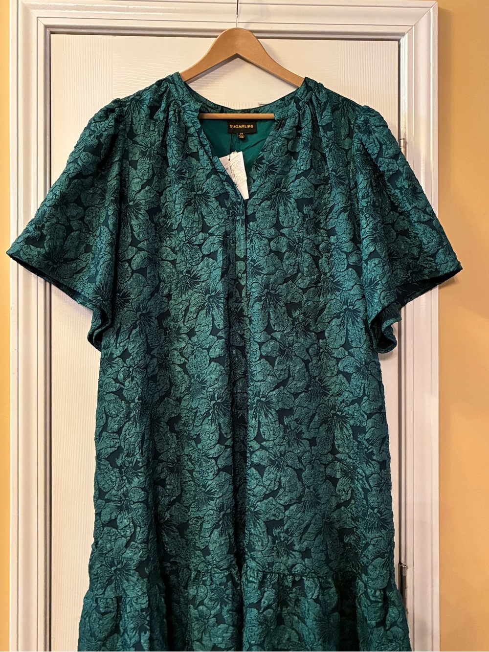 Emerald Green Textured Floral Midi Dress Short Bell Sleeves V-Neck Buttons. 2X